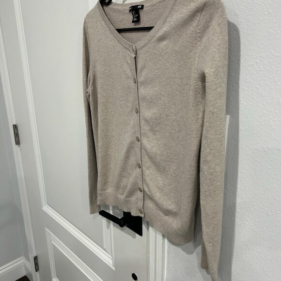 H&M Basic Beige Button-Up Long Sleeve Cardigan Sweater Sz Small Classic Layering - Picture 3 of 9